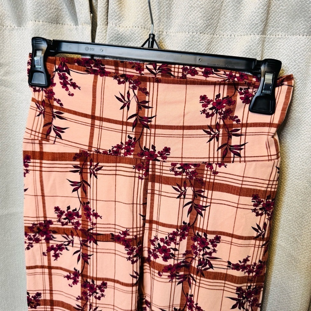Charlotte Russe Floral Plaid Leggings Med - Picture 3 of 7